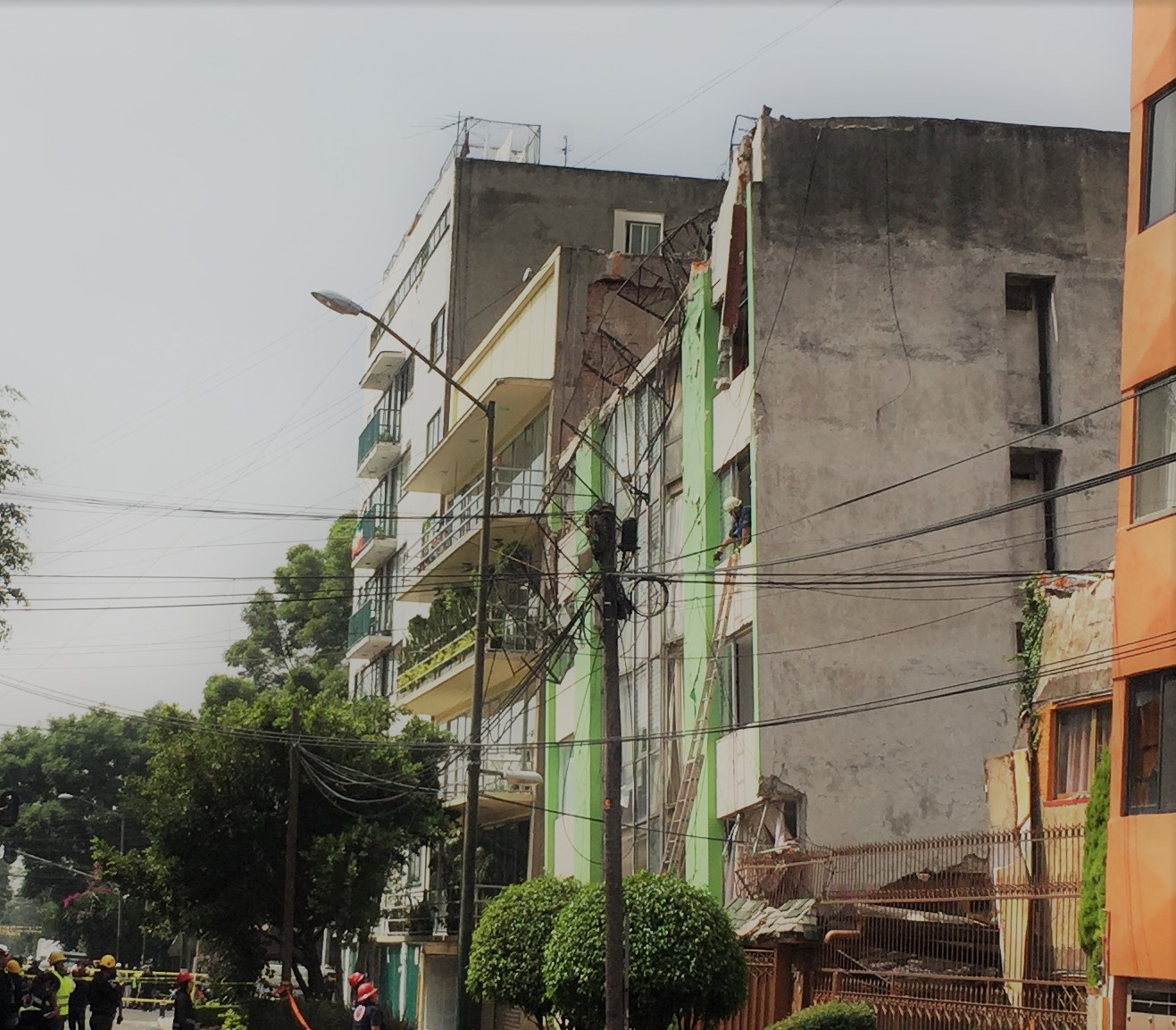 Mexico collapsing building